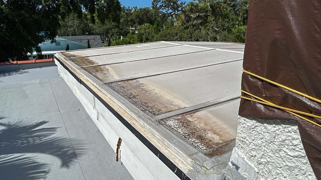 Aview of the skylight with polycarbonate panelson the roof..